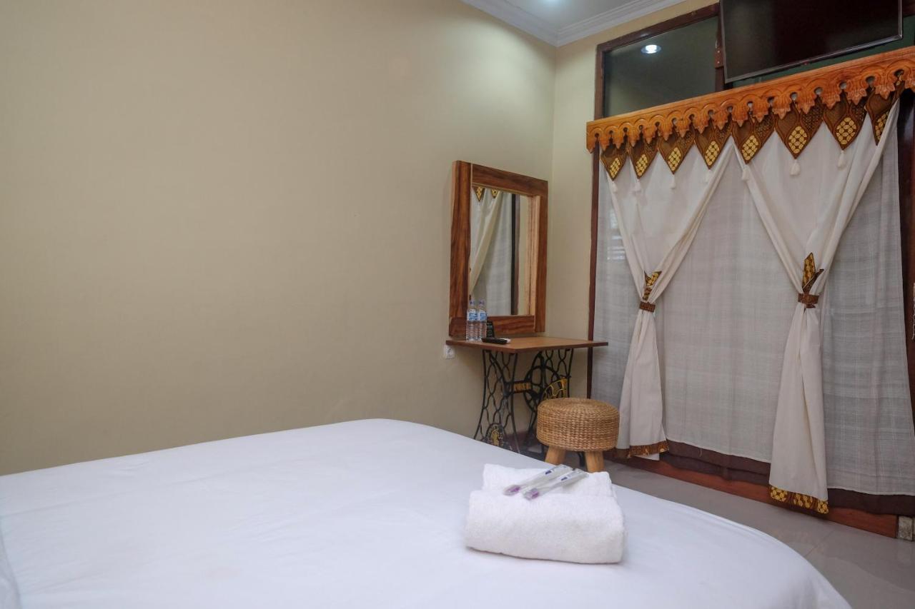 Urbanview Hotel Syariah Wisnugraha By Reddoorz Yogyakarta Exterior foto