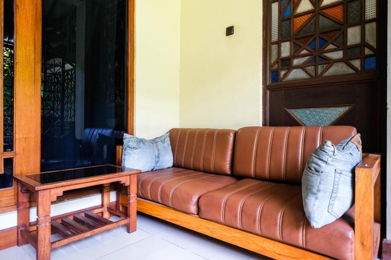 Urbanview Hotel Syariah Wisnugraha By Reddoorz Yogyakarta Exterior foto