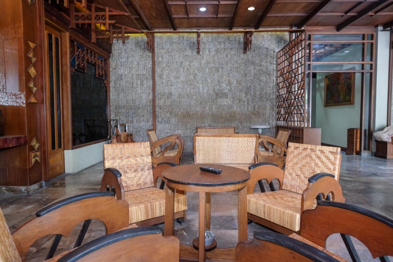 Urbanview Hotel Syariah Wisnugraha By Reddoorz Yogyakarta Exterior foto